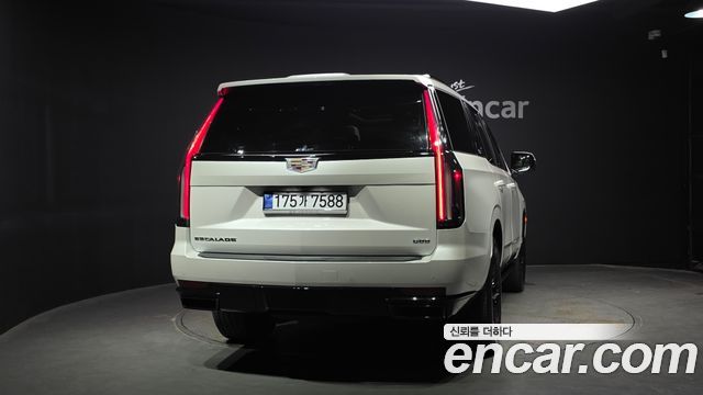 Cadillac Escalade (V) 6.2 Sports Platinum 2024 — фото 4