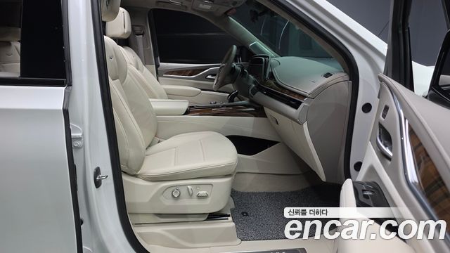 Cadillac Escalade (V) 6.2 Sports Platinum 2024 — фото 11