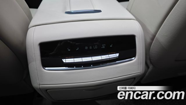 Cadillac Escalade (V) 6.2 Sports Platinum 2024 — фото 18