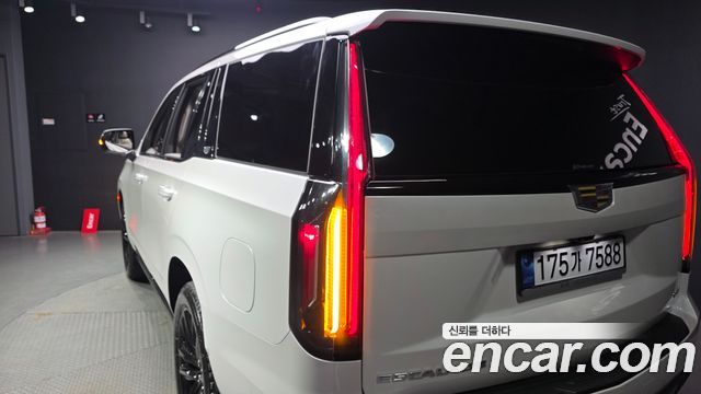 Cadillac Escalade (V) 6.2 Sports Platinum 2024 — фото 23