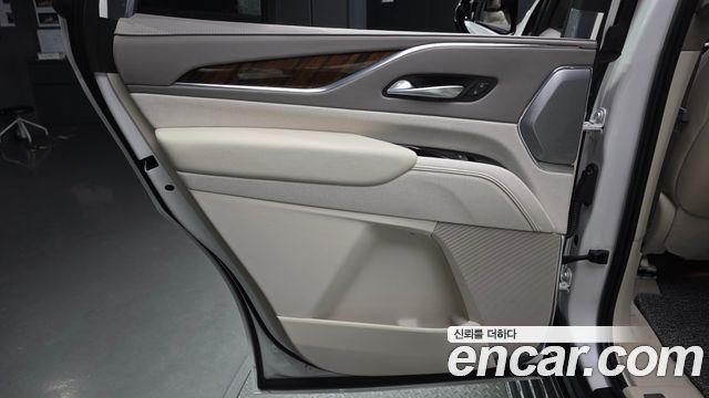Cadillac Escalade (V) 6.2 Sports Platinum 2024 — фото 25