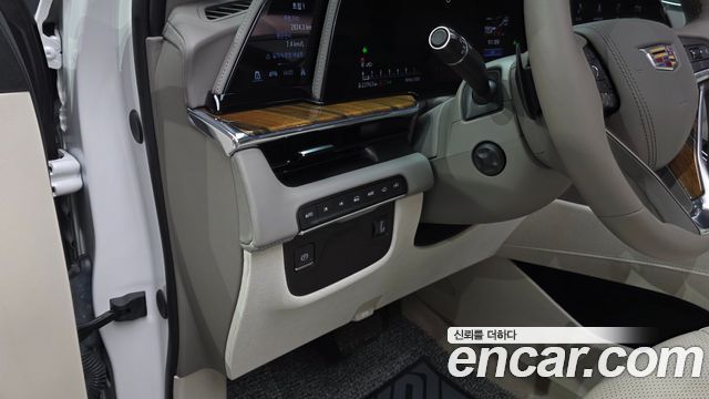 Cadillac Escalade (V) 6.2 Sports Platinum 2024 — фото 31
