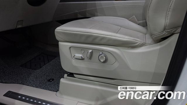 Cadillac Escalade (V) 6.2 Sports Platinum 2024 — фото 34