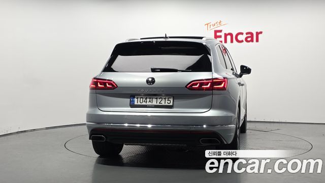 Volkswagen Touareg (III) 3.0 TDI Prestige 2023 — фото 4