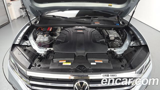 Volkswagen Touareg (III) 3.0 TDI Prestige 2023 — фото 6