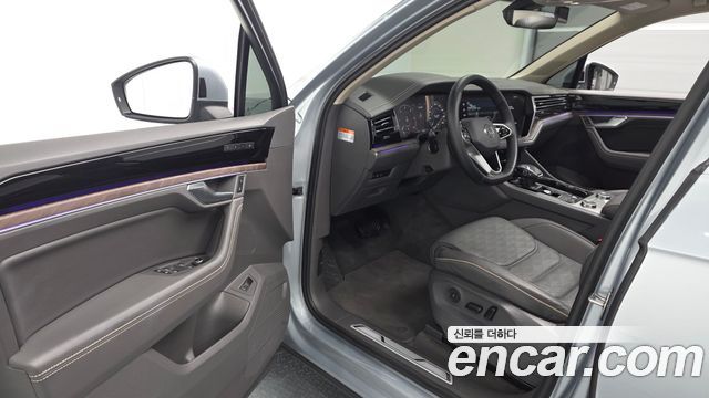 Volkswagen Touareg (III) 3.0 TDI Prestige 2023 — фото 10