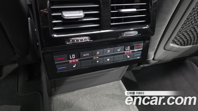 Volkswagen Touareg (III) 3.0 TDI Prestige 2023 — фото 19