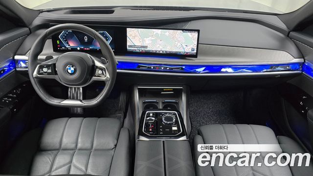 BMW 7 Series (G70) 740i xDrive Classic Silver Edition 2024 — фото 7
