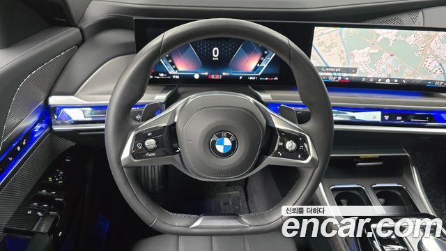 BMW 7 Series (G70) 740i xDrive Classic Silver Edition 2024 — фото 12