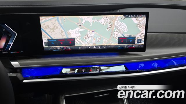 BMW 7 Series (G70) 740i xDrive Classic Silver Edition 2024 — фото 13