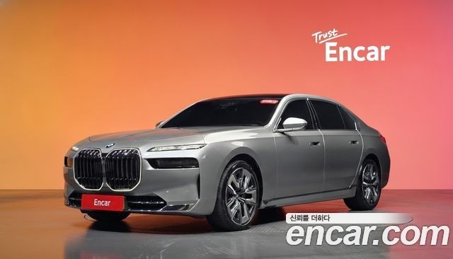 BMW 7 Series (G70) 740i xDrive Classic Silver Edition 2024 — фото 1