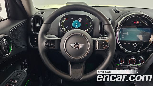 MINI Cooper Countryman Classic Plus Launch Pack 2nd Gen 2023 — фото 13