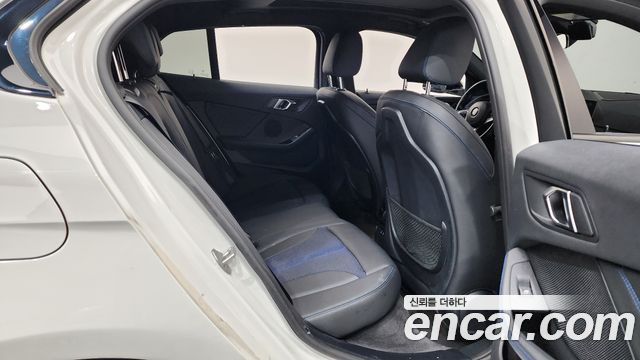 BMW 1 Series (F40) 120i M Sports 2023 — фото 11