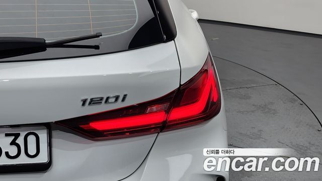 BMW 1 Series (F40) 120i M Sports 2023 — фото 23