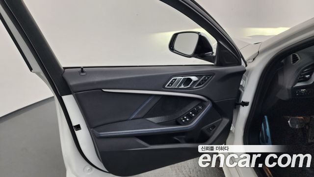 BMW 1 Series (F40) 120i M Sports 2023 — фото 24