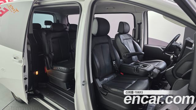 Hyundai Staria 4WD Tourer 11-Seater Modern 2022 — фото 12