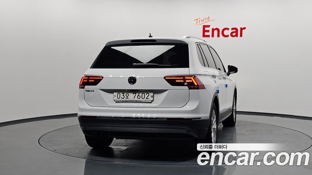 Volkswagen Tiguan (II) 2.0 TDI Premium 2018 — фото 4