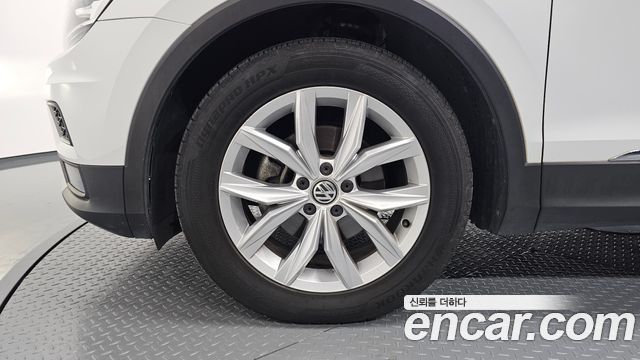Volkswagen Tiguan (II) 2.0 TDI Premium 2018 — фото 5