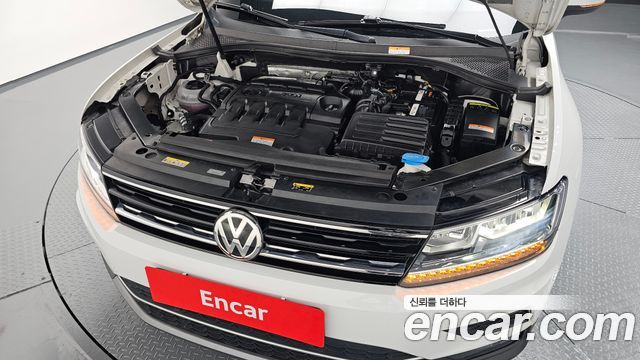 Volkswagen Tiguan (II) 2.0 TDI Premium 2018 — фото 6