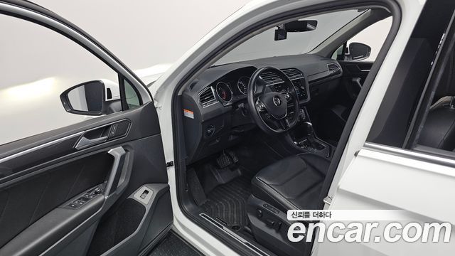 Volkswagen Tiguan (II) 2.0 TDI Premium 2018 — фото 10