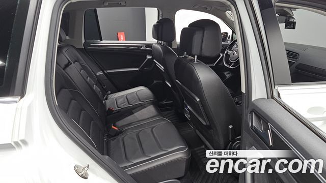 Volkswagen Tiguan (II) 2.0 TDI Premium 2018 — фото 11