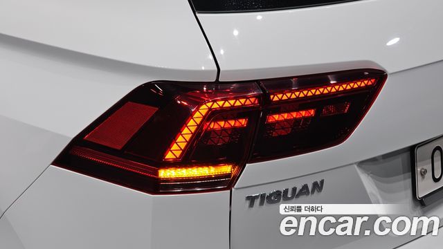 Volkswagen Tiguan (II) 2.0 TDI Premium 2018 — фото 23