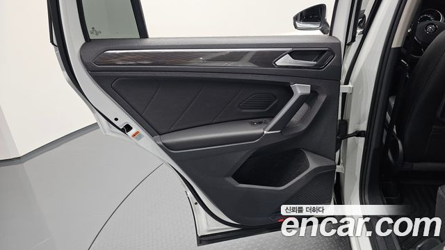 Volkswagen Tiguan (II) 2.0 TDI Premium 2018 — фото 25