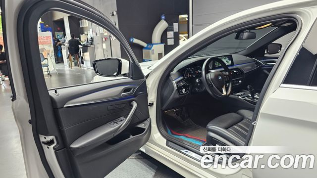 BMW 5 Series (G30) 520d xDrive M Sport Package 2018 — фото 10
