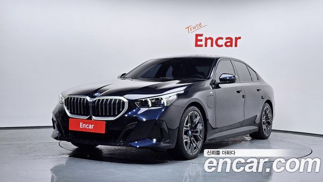 BMW 5 Series (G60) 530e M Sport 2025 — фото 1