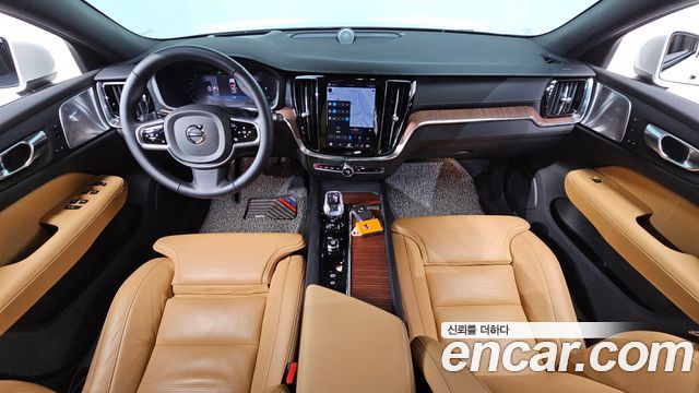 Volvo V60 Cross Country (II) B5 Ultimate AWD 2024 — фото 7