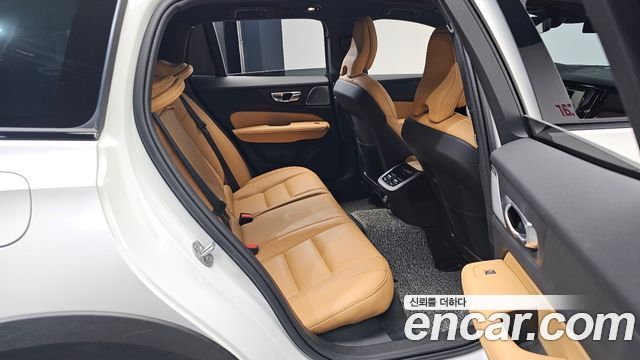 Volvo V60 Cross Country (II) B5 Ultimate AWD 2024 — фото 15
