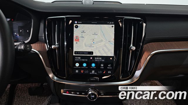 Volvo V60 Cross Country (II) B5 Ultimate AWD 2024 — фото 18