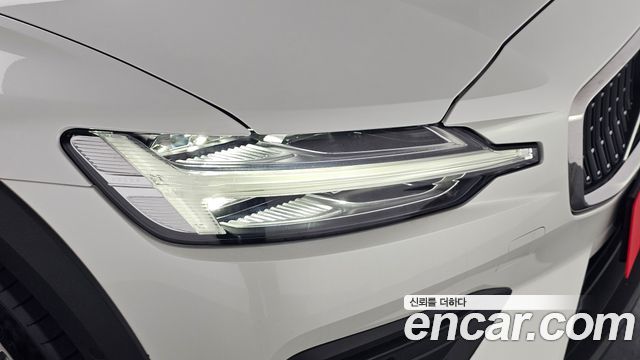 Volvo V60 Cross Country (II) B5 Ultimate AWD 2024 — фото 28