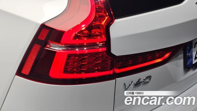Volvo V60 Cross Country (II) B5 Ultimate AWD 2024 — фото 29