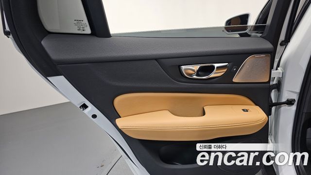 Volvo V60 Cross Country (II) B5 Ultimate AWD 2024 — фото 31