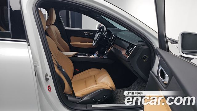 Volvo V60 Cross Country (II) B5 Ultimate AWD 2024 — фото 32