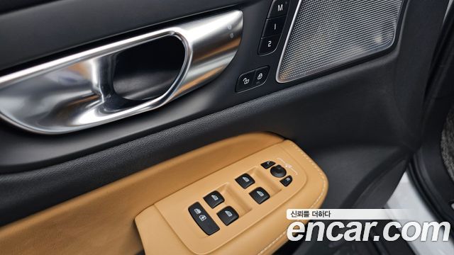 Volvo V60 Cross Country (II) B5 Ultimate AWD 2024 — фото 35