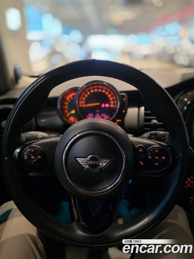 MINI Cooper D 5Door Mid 3rd 2016 — фото 15