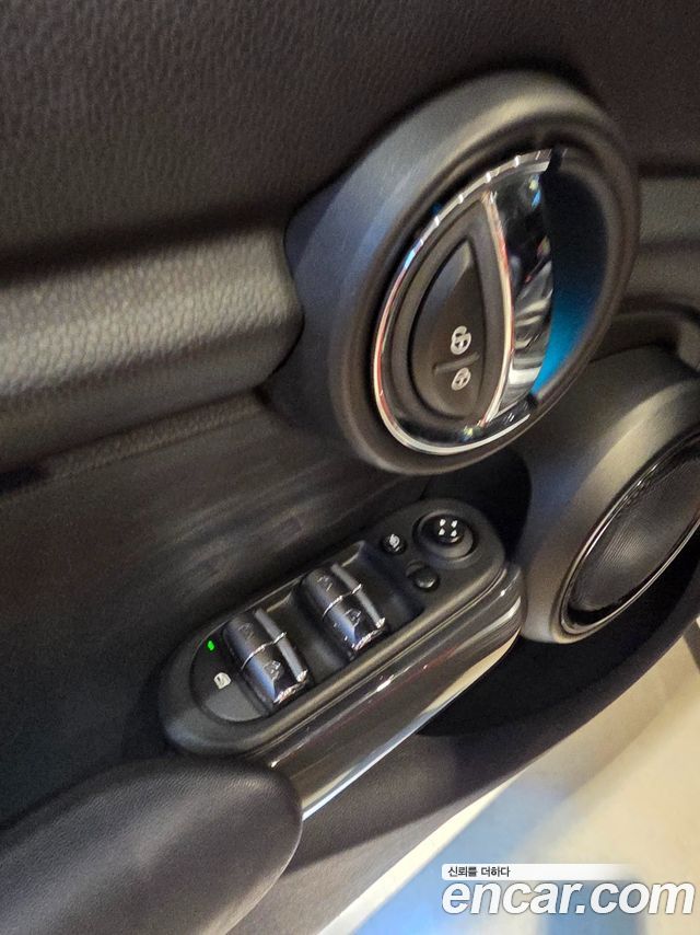 MINI Cooper D 5Door Mid 3rd 2016 — фото 19