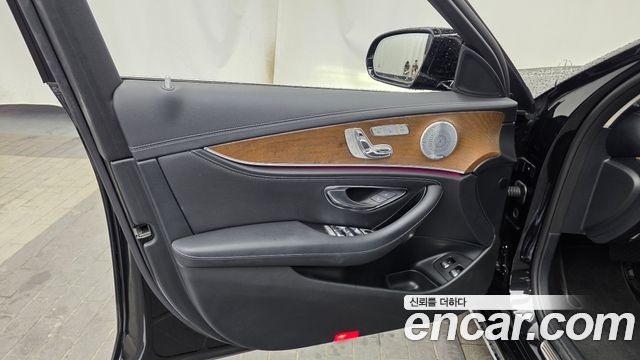Mercedes-Benz E-Class (W213) E300e Exclusive 2019 — фото 24