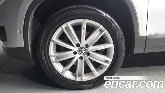 Volkswagen Tiguan 2.0 TDI  Premium 5N 2013 — фото 5