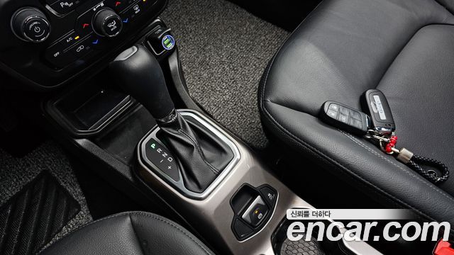 Jeep Renegade 2.4 Limited 2021 — фото 9