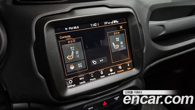 Jeep Renegade 2.4 Limited 2021 — фото 16