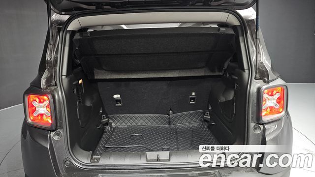 Jeep Renegade 2.4 Limited 2021 — фото 20