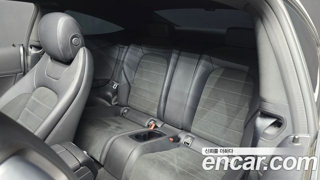 Mercedes-Benz C-Class (W205) C200 Coupe 2023 — фото 12