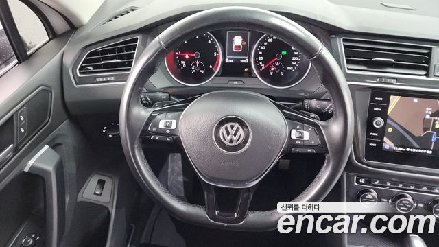 Volkswagen Tiguan (II) 2.0 TDI Premium 2020 — фото 13