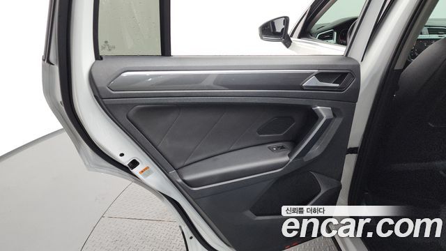 Volkswagen Tiguan (II) 2.0 TDI Premium 2020 — фото 25