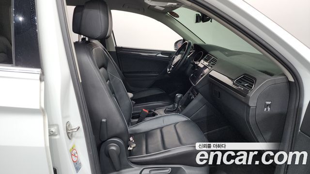Volkswagen Tiguan (II) 2.0 TDI Premium 2020 — фото 27
