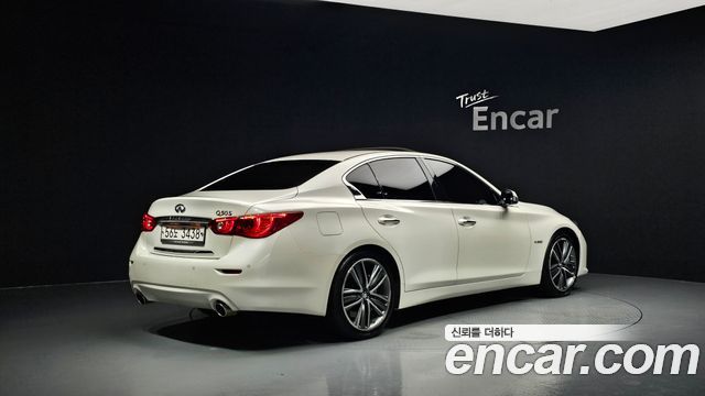 Infiniti Q50 3.5 Hybrid Essence 2017 — фото 2