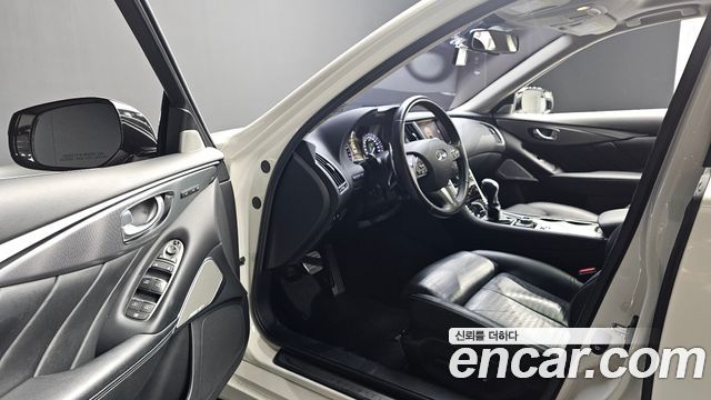 Infiniti Q50 3.5 Hybrid Essence 2017 — фото 10